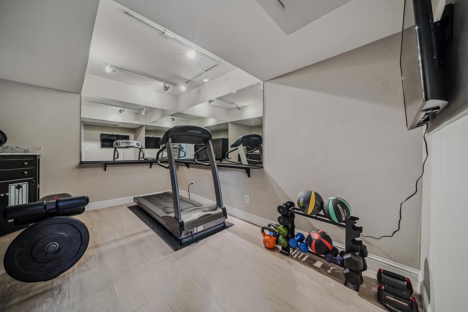 10786 Shenandoah Road Plymouth, CA 95669 - Photo 57 of 99 a room with gym equipment and a flat screen tv