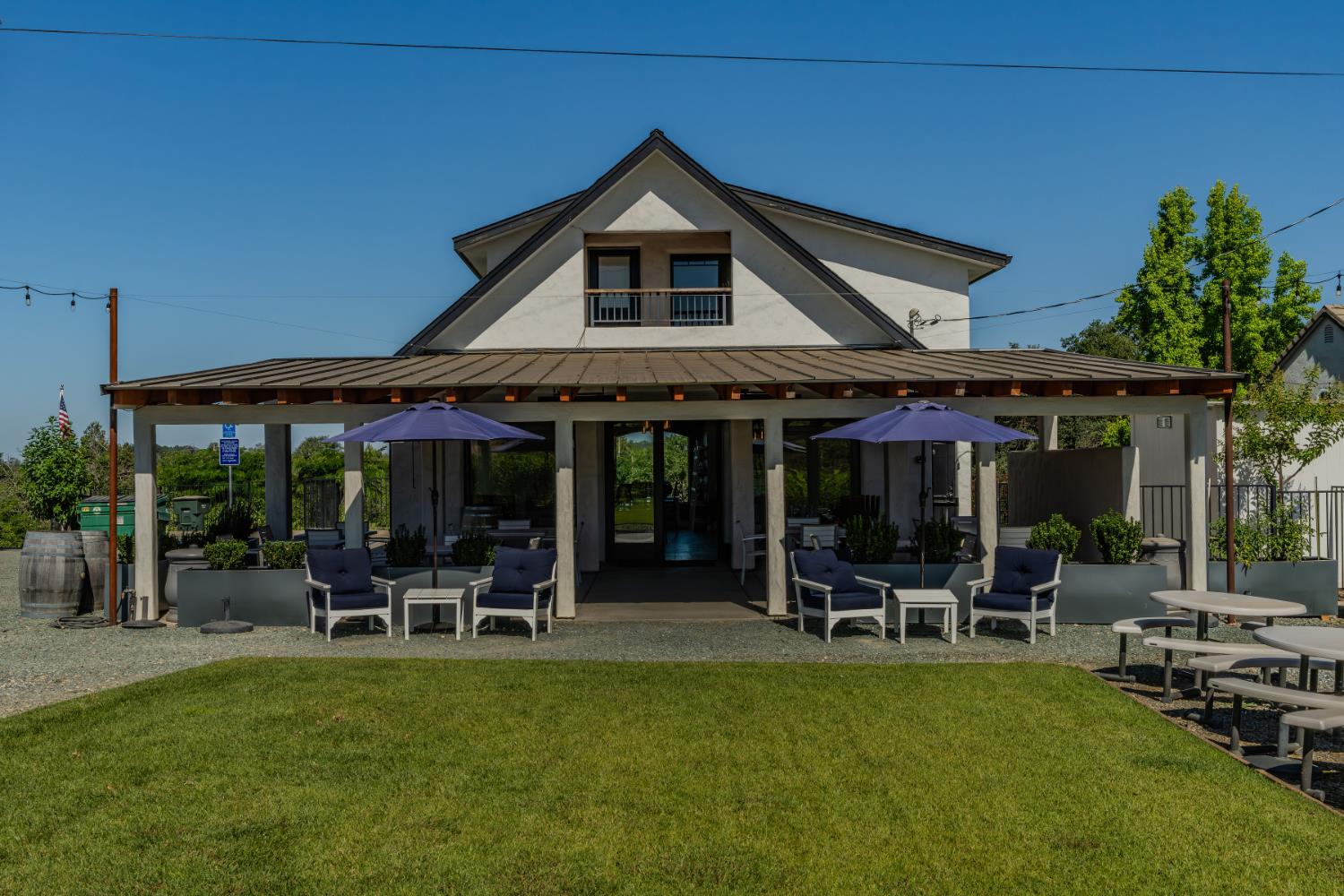 10786 Shenandoah Road Plymouth, CA 95669 - Photo 59 of 80 a view of a big patio with table and chairs under an umbrella