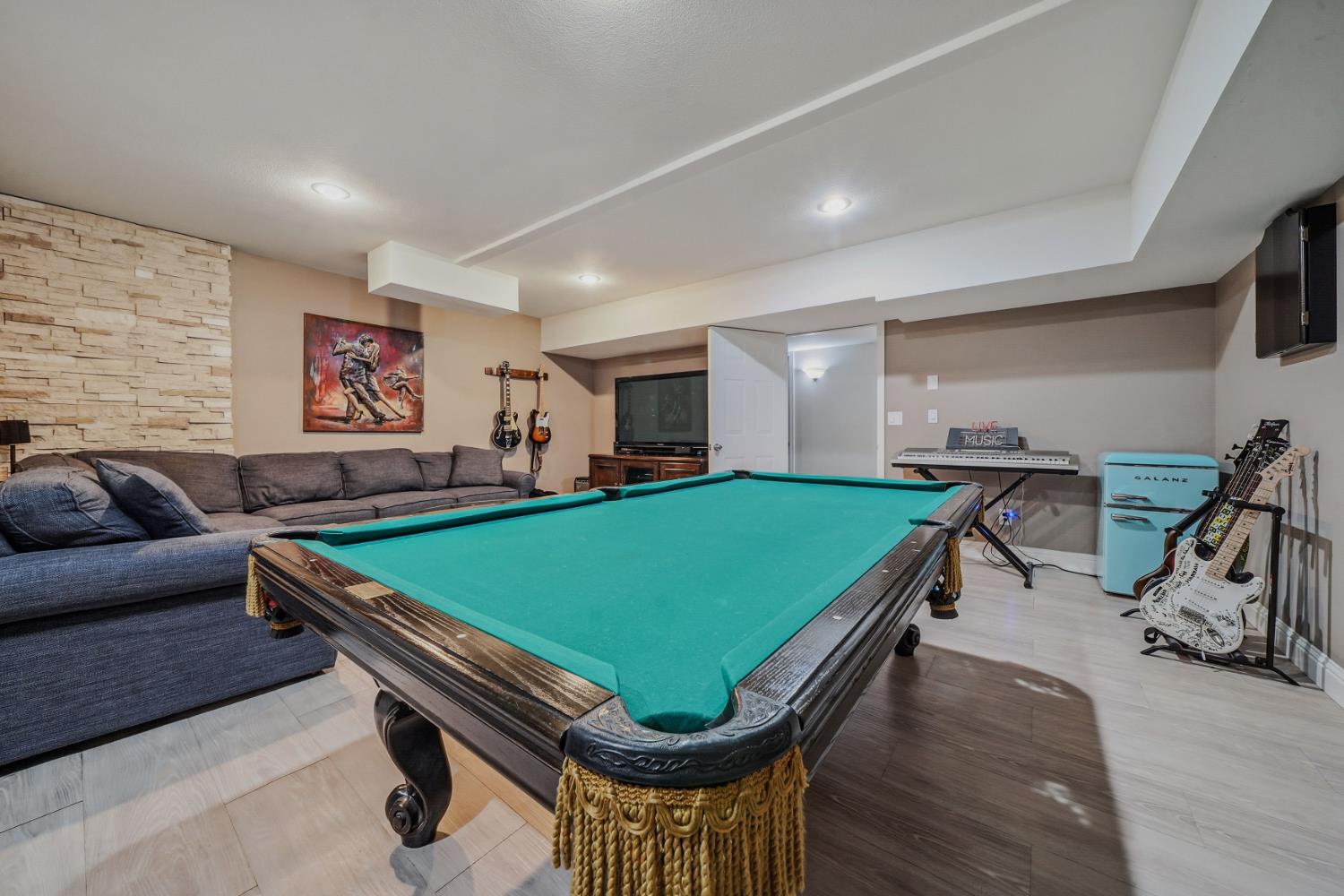 10786 Shenandoah Road Plymouth, CA 95669 - Photo 60 of 99 a room with furniture pool table and windows
