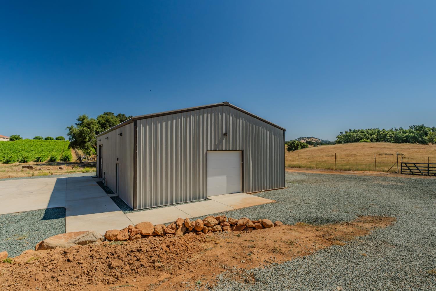 10786 Shenandoah Road Plymouth, CA 95669 - Photo 84 of 99 a view of a backyard of the house