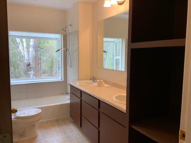 3587 Hugo Road Merlin, OR 97532 - Photo 10 of 19 Hall bath