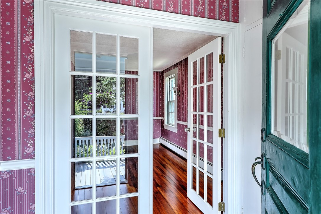 833 Main Street Warren, RI 02885 - Photo 15 of 47 Front Entrance