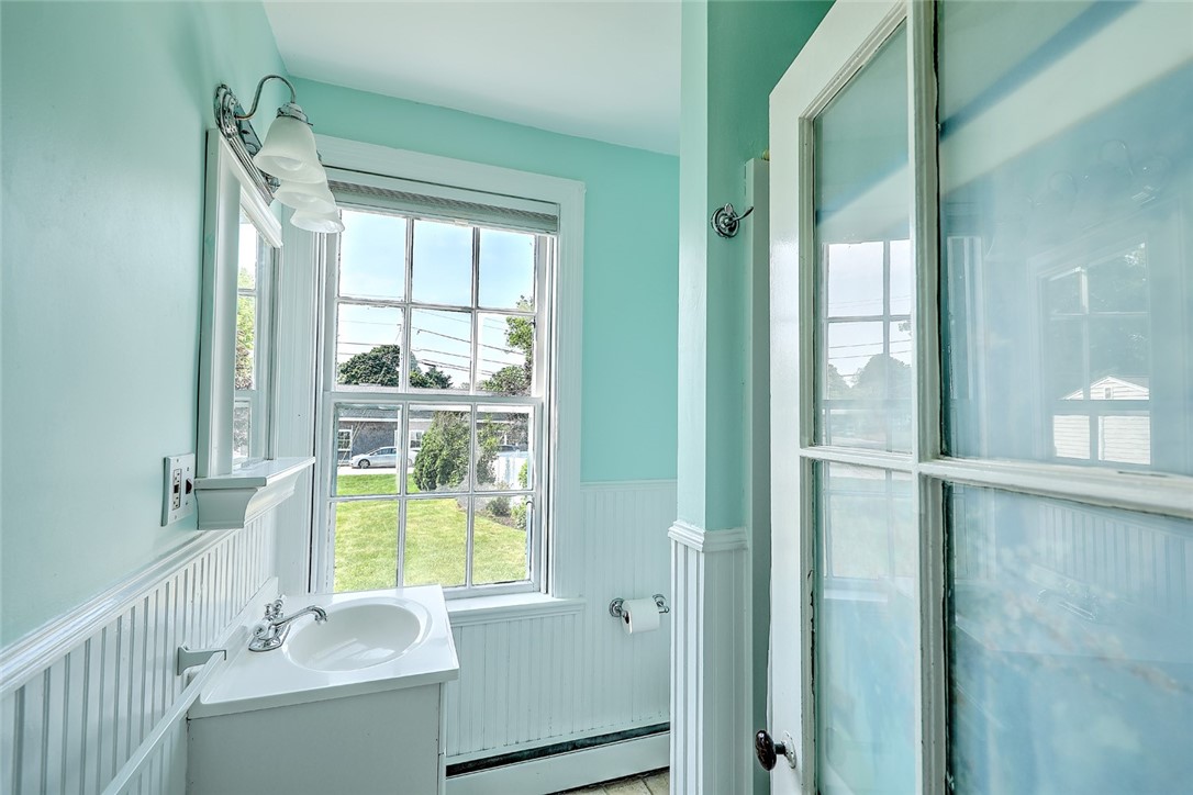 833 Main Street Warren, RI 02885 - Photo 26 of 47 1st Fl Bathroom