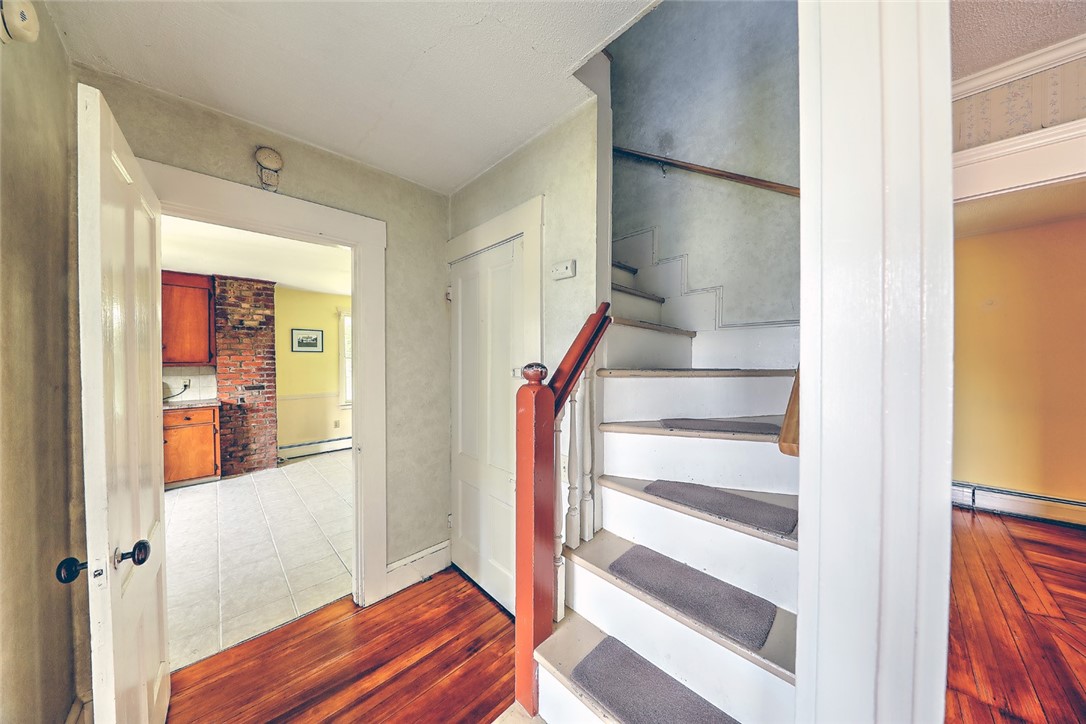 833 Main Street Warren, RI 02885 - Photo 27 of 47 Stairway