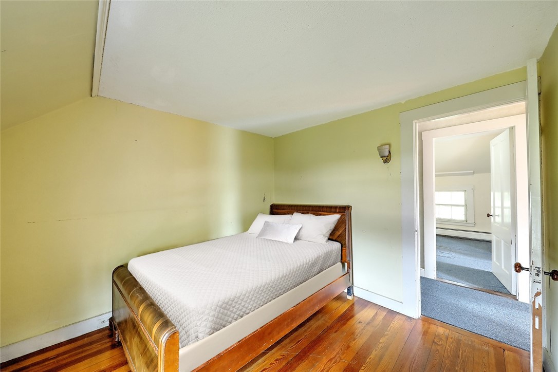 833 Main Street Warren, RI 02885 - Photo 29 of 47 2nd Fl Bedroom