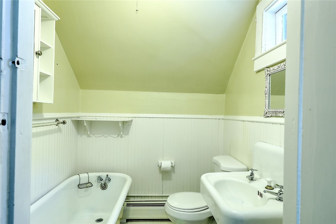 833 Main Street Warren, RI 02885 - Photo 34 of 47 FBTH w/tub