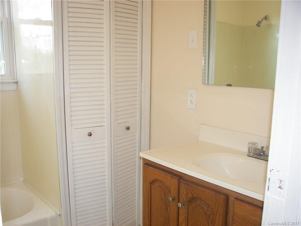 3897 River Road Hickory, NC 28602 - Photo 5 of 24