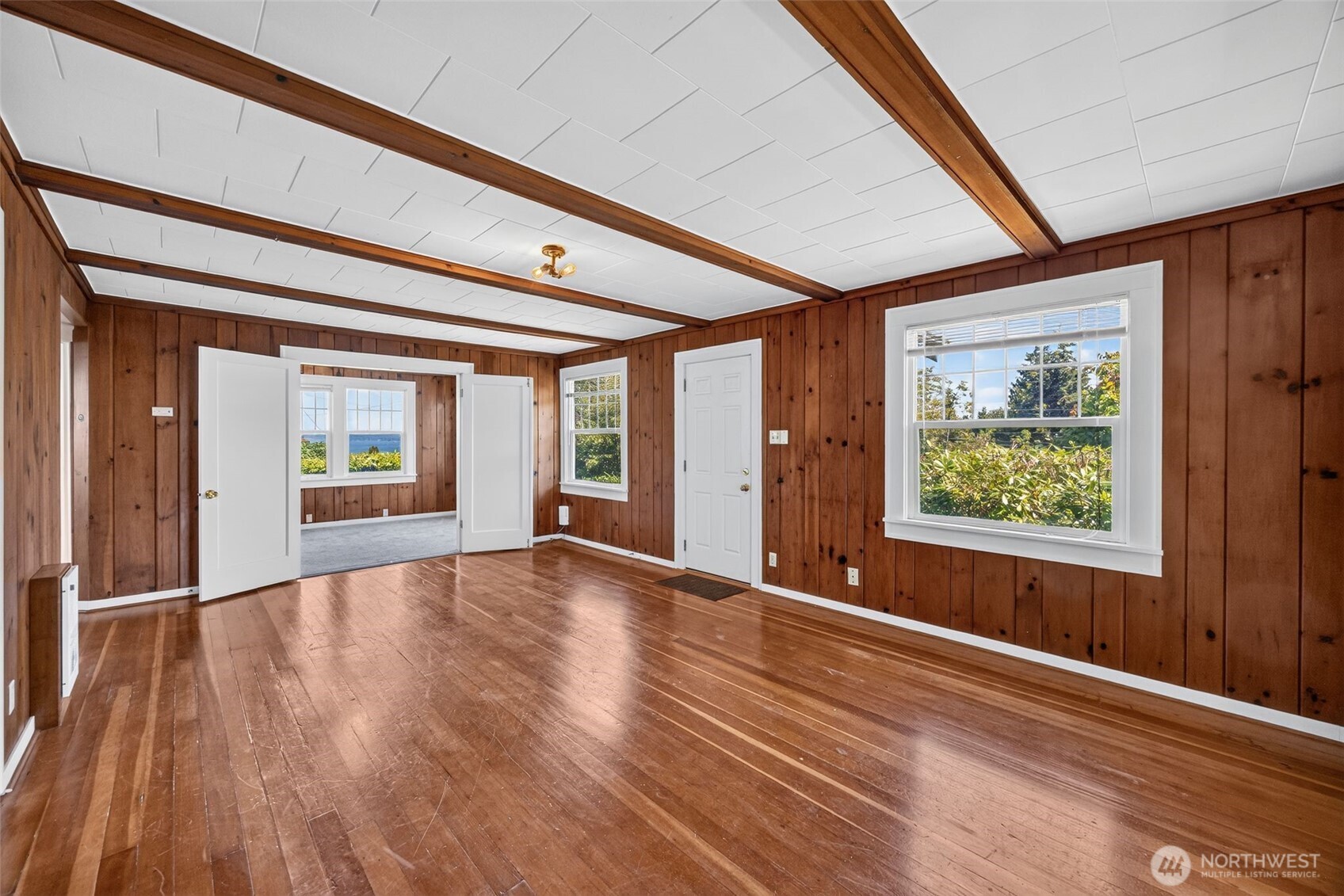 4417 Seahurst Avenue Everett, WA 98203 - Photo 7 of 30