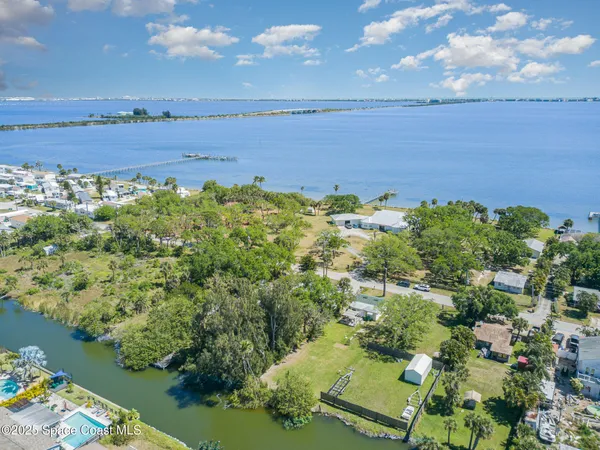 $2,000 | 475 South Banana River Drive, Merritt Island, FL 32952
