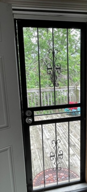 5616 South Indiana Avenue, Unit 2 Chicago, IL 60637 - Photo 11 of 14 a view of large window with a street view