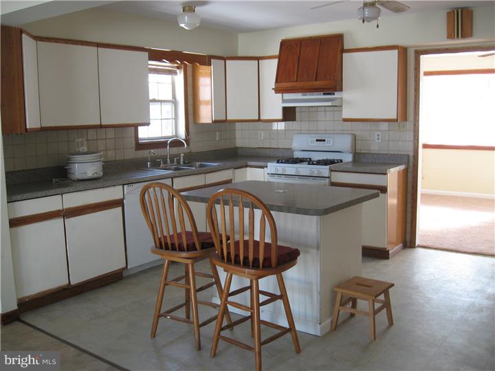 423 Creek Road Bellmawr, NJ 08031 - Photo 4 of 18 Kitchen