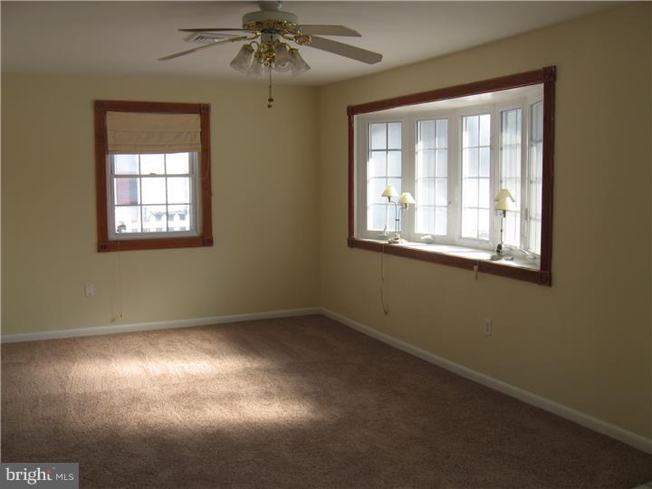 423 Creek Road Bellmawr, NJ 08031 - Photo 6 of 18 Living Room