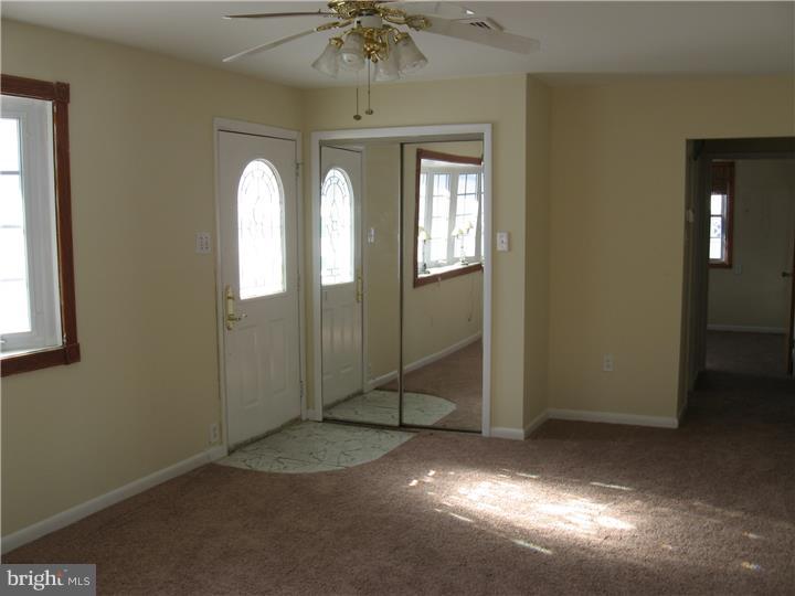 423 Creek Road Bellmawr, NJ 08031 - Photo 7 of 18 Living Room