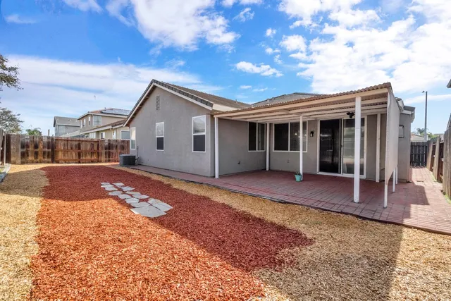 $479,000 | 1049 Stanford Avenue, Madera, CA 93637