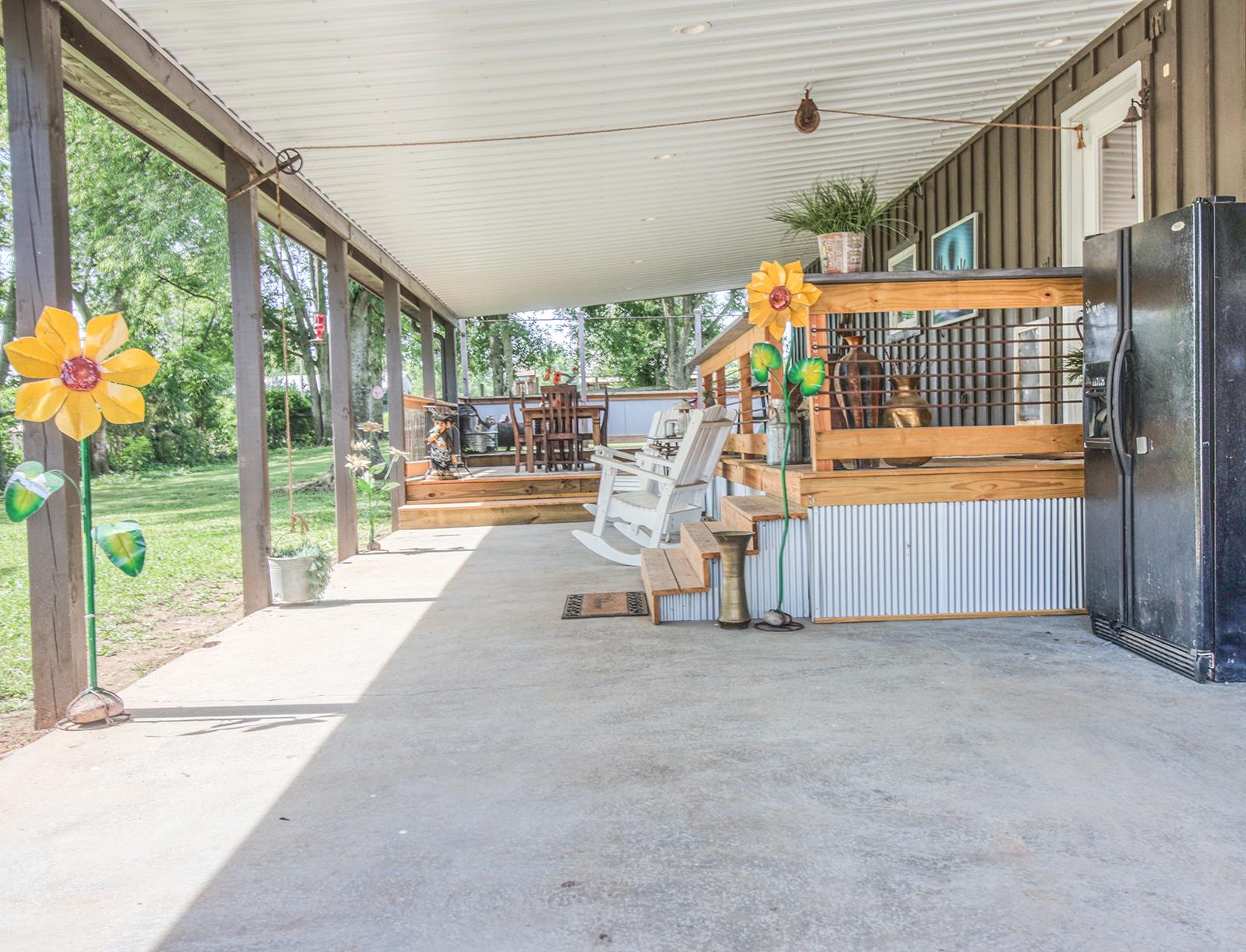 444 Canaan Road Columbia, TN 38401 - Photo 10 of 30 Covered carport and multi-level deck!