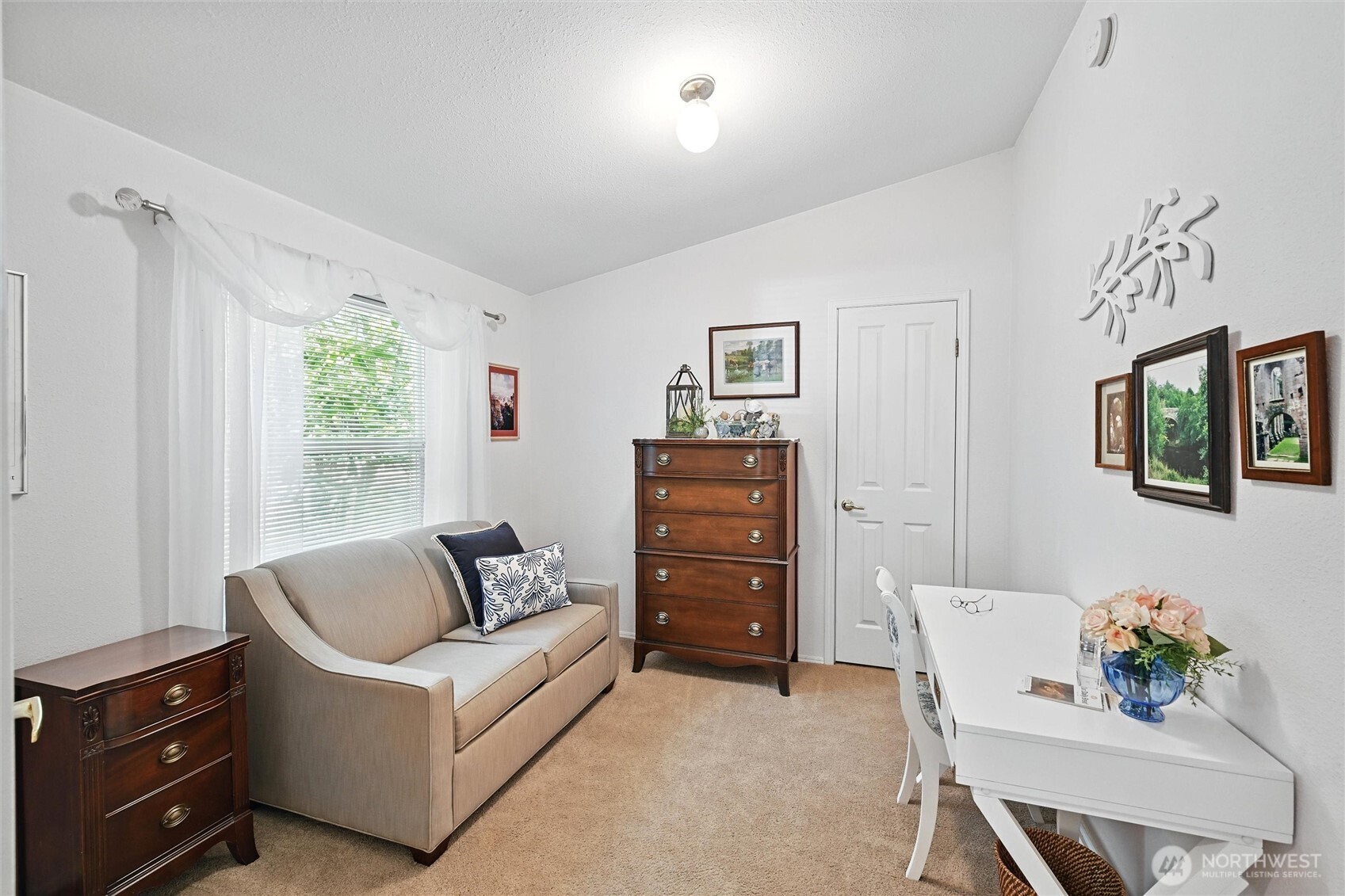4949 Samish Way, Unit 56 Bellingham, WA 98229 - Photo 27 of 33 a living room with furniture and a window