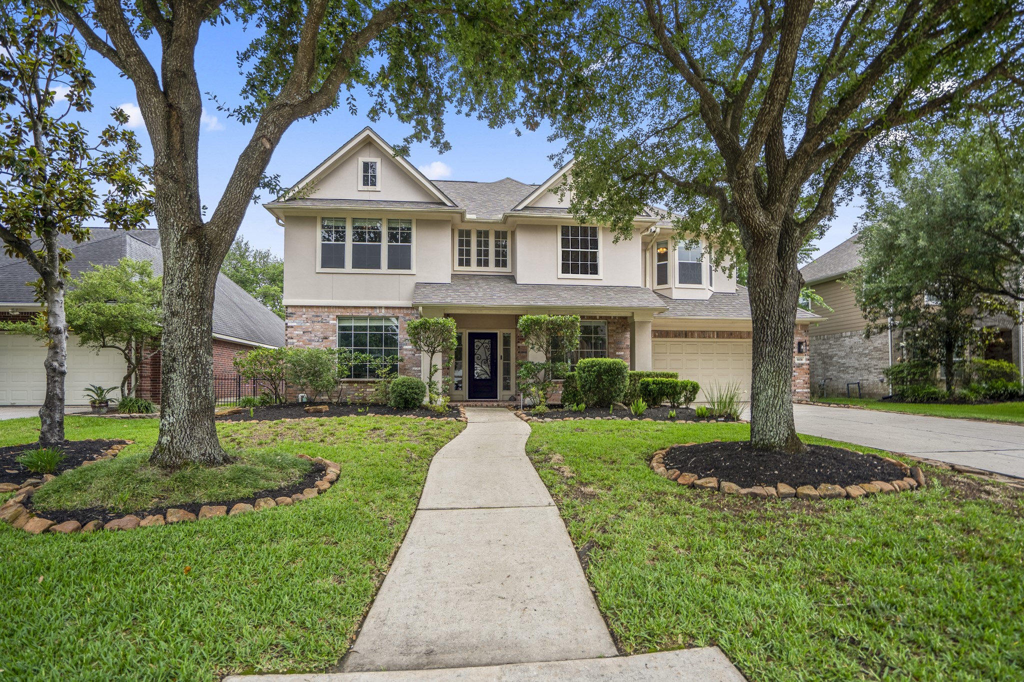 Welcome home to 5835 Pine Lake Crossing in Windrose, where residents enjoy pools, tennis and pickleball courts, fishing lakes, scenic trails, and more!
