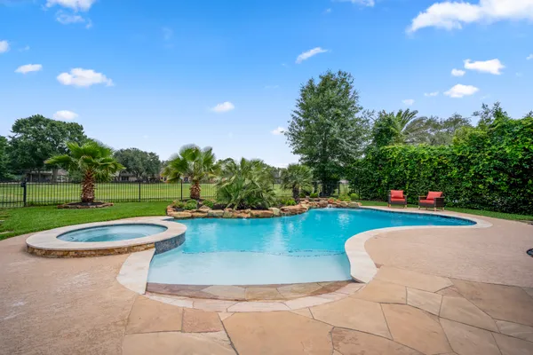 $575,000 | 5835 Pinelake Crossing Drive, Spring, TX 77379