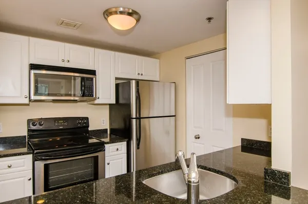 $4,500 | 10 Museum Way, Unit 1221, Cambridge, MA 02141