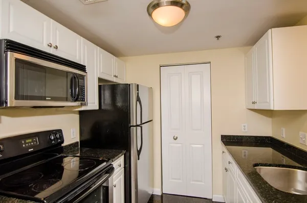 $4,500 | 10 Museum Way, Unit 1221, Cambridge, MA 02141