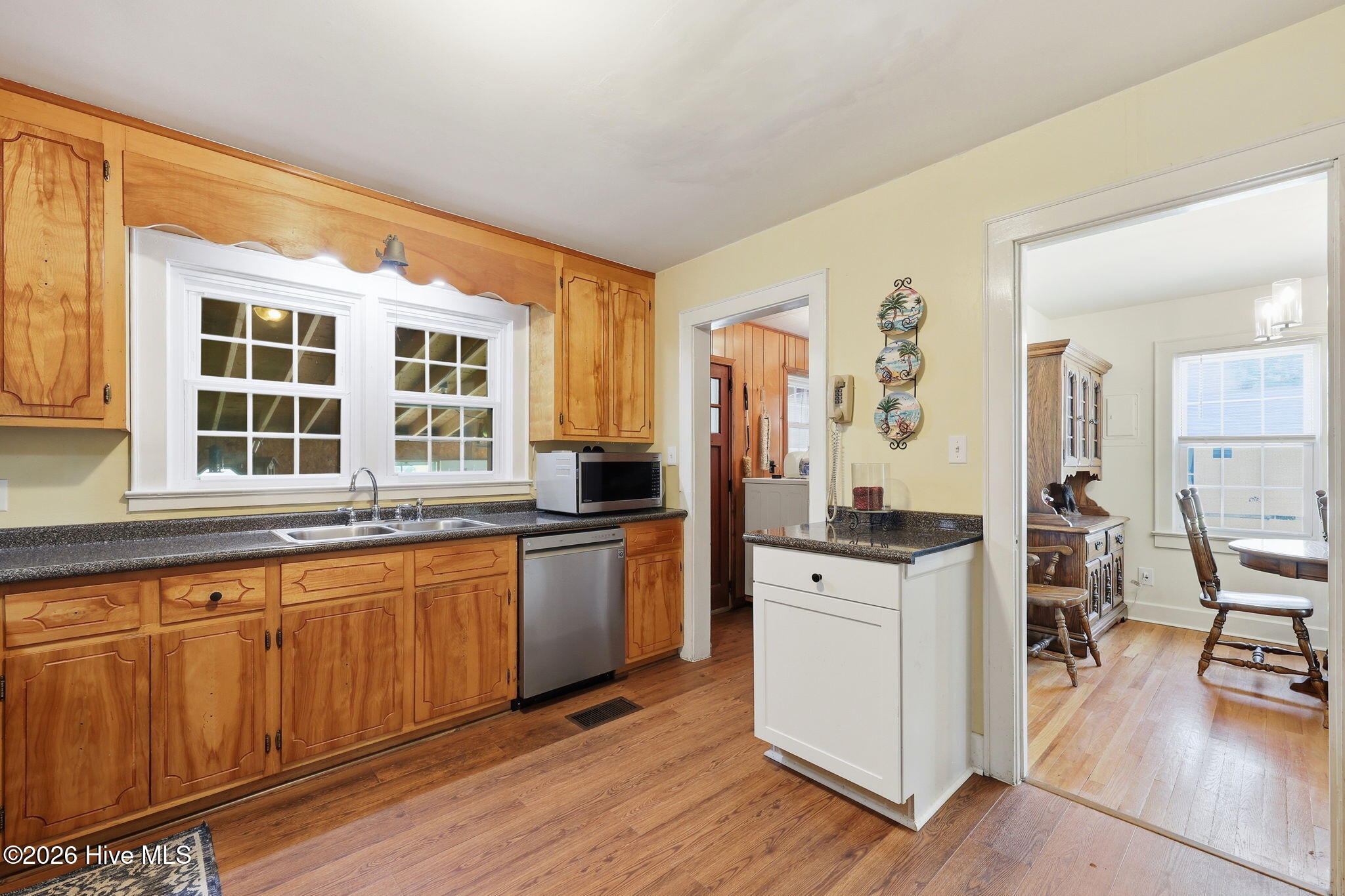 534 Gillikin Road Beaufort, NC 28516 - Photo 5 of 30 Kitchen