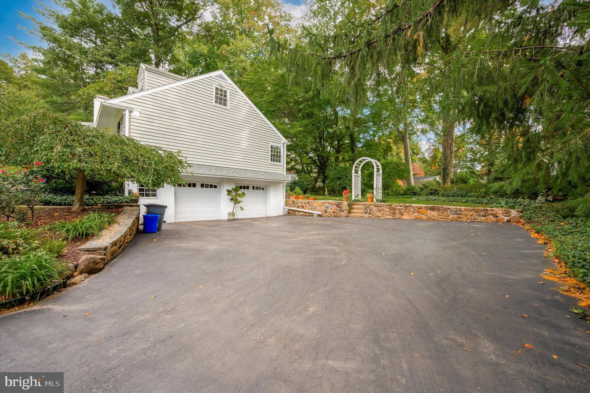 6 Oakford Road Wayne, PA 19087 - Photo 3 of 31 Driveway and Garage
