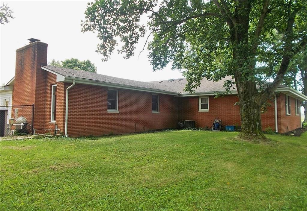 835 East Redding Road Seymour, IN 47274 - Photo 3 of 22