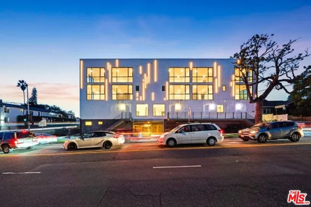 $7,995 | 307 North Wilton Place, Los Angeles, CA 90004