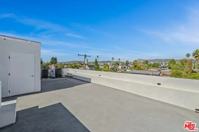 $7,995 | 307 North Wilton Place, Los Angeles, CA 90004