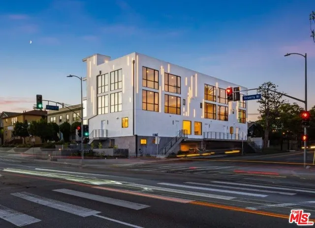 $7,995 | 307 North Wilton Place, Los Angeles, CA 90004