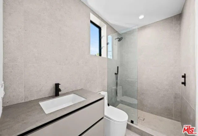 $7,995 | 307 North Wilton Place, Los Angeles, CA 90004