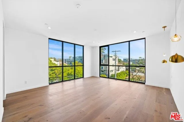 $7,995 | 307 North Wilton Place, Los Angeles, CA 90004