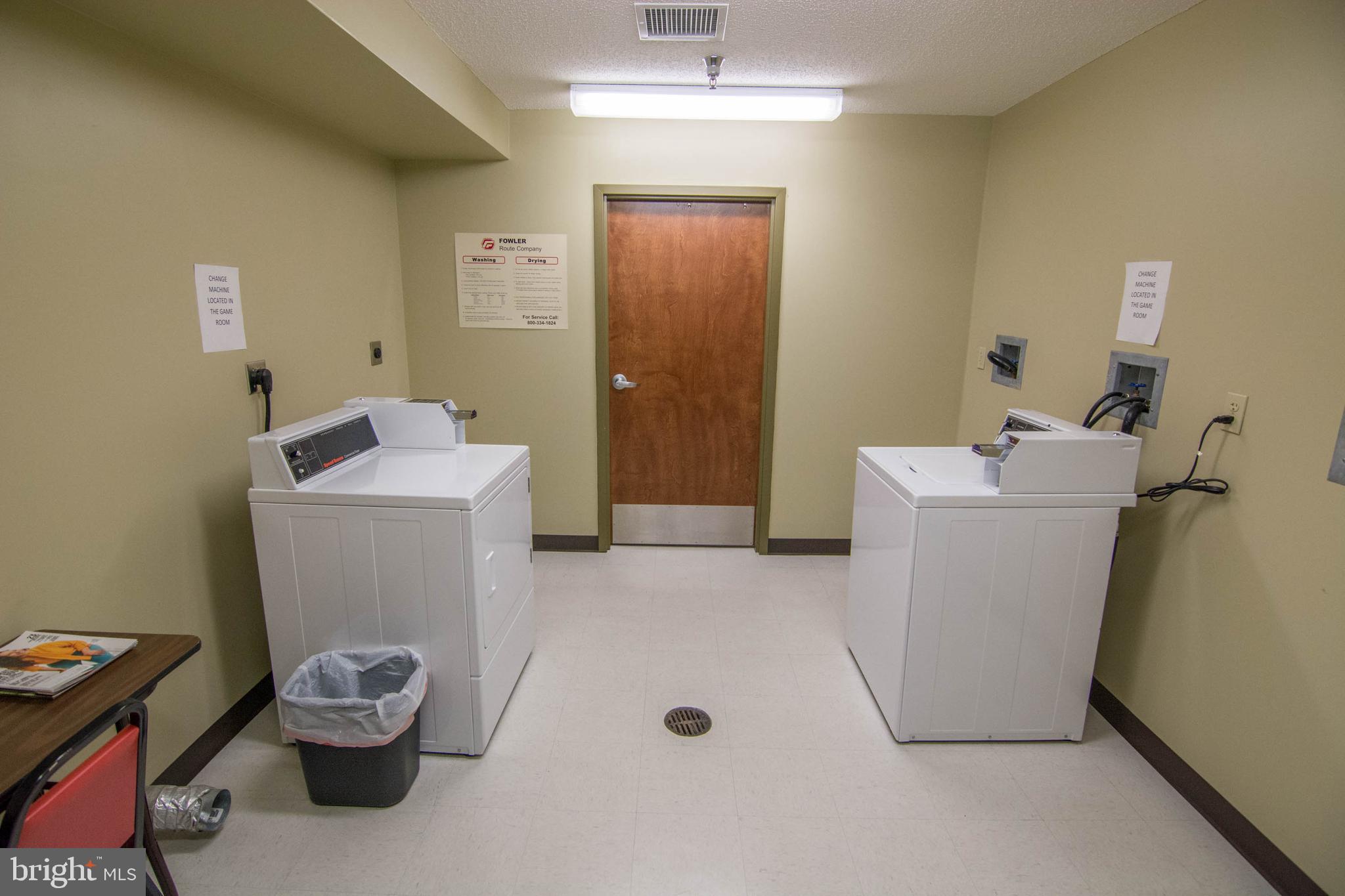 565 Glendale Road, Unit 106B Oakland, MD 21550 - Photo 22 of 27 a bathroom with a sink a toilet and mirror