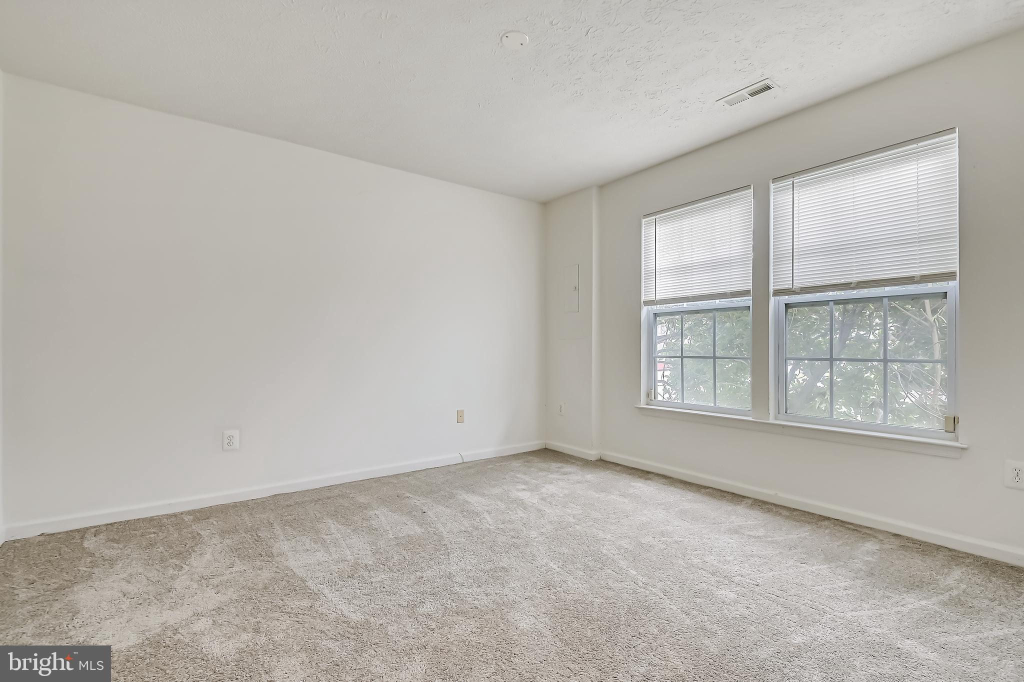 9601 Community Drive Baltimore, MD 21220 - Photo 4 of 39