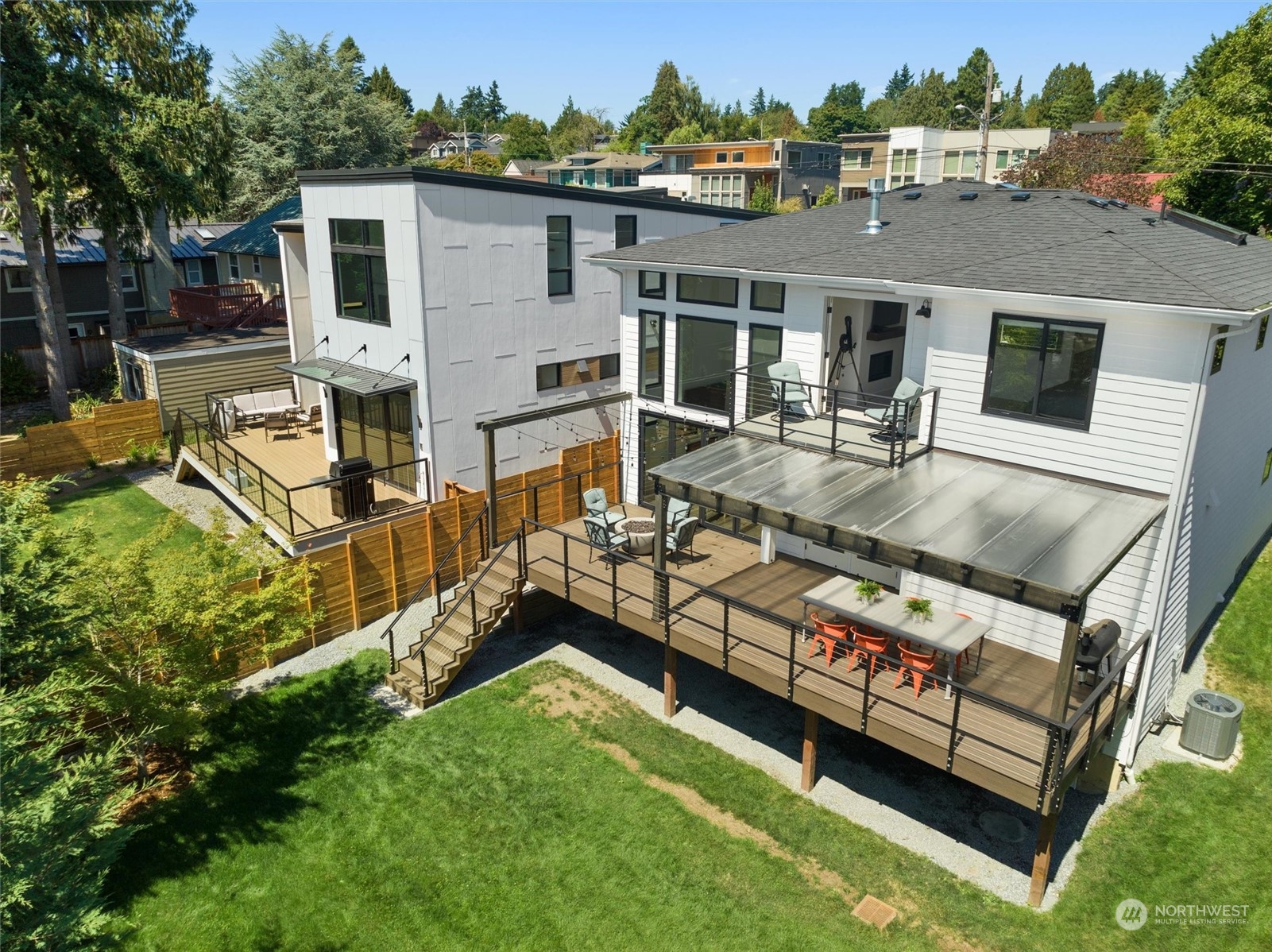 331 8th Avenue Kirkland, WA 98033 - Photo 36 of 40 front view of a house with a yard