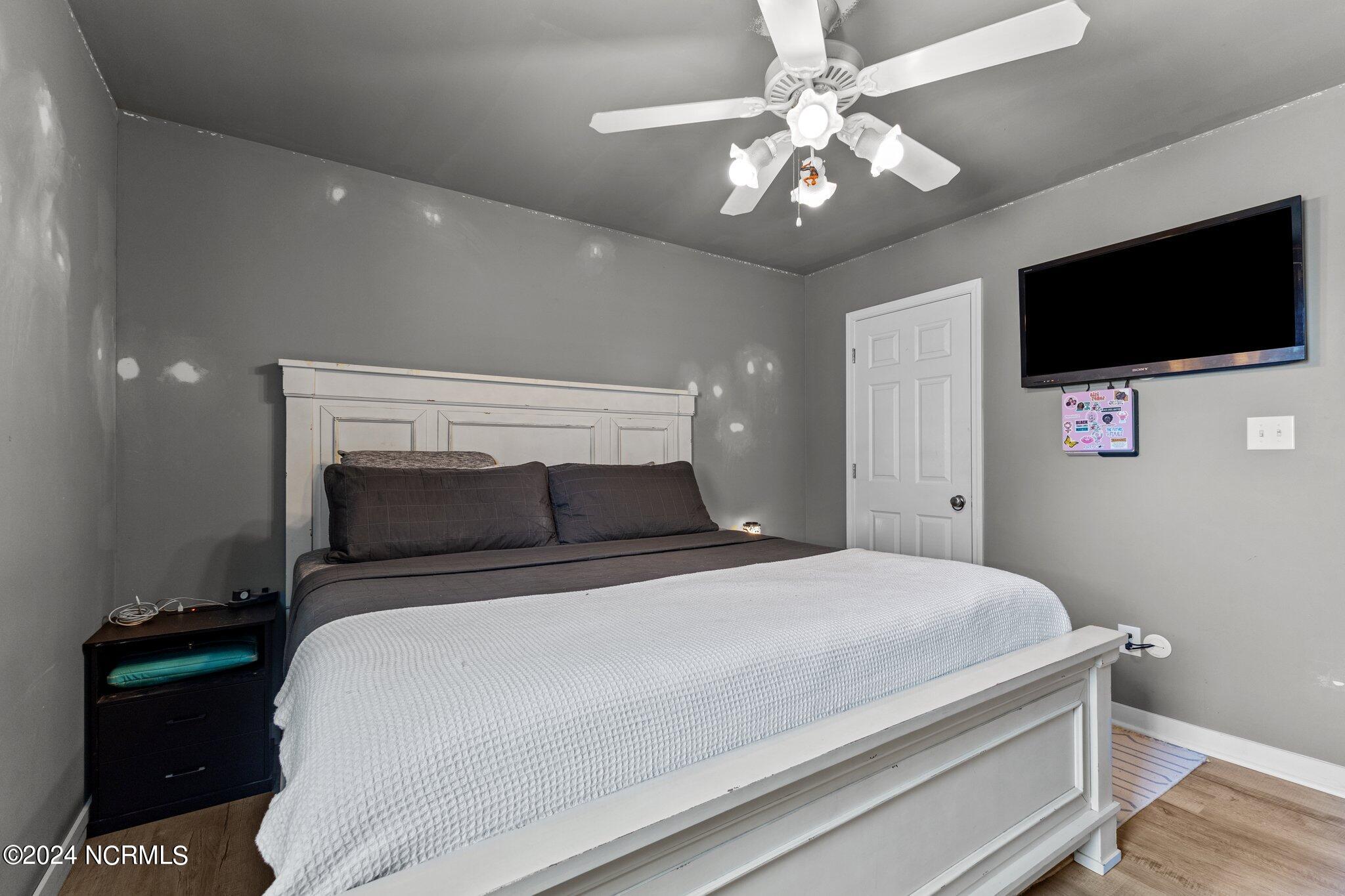 203 Rutledge Avenue Beaufort, NC 28516 - Photo 29 of 42 Bedroom 2 Back Side