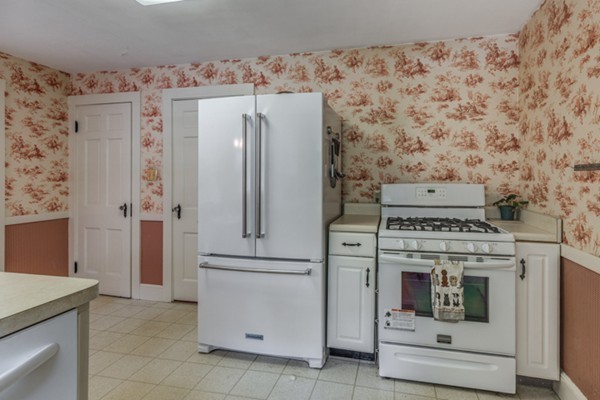 10 Sheffield Road Melrose, MA 02176 - Photo 15 of 27 Gallery Image 15