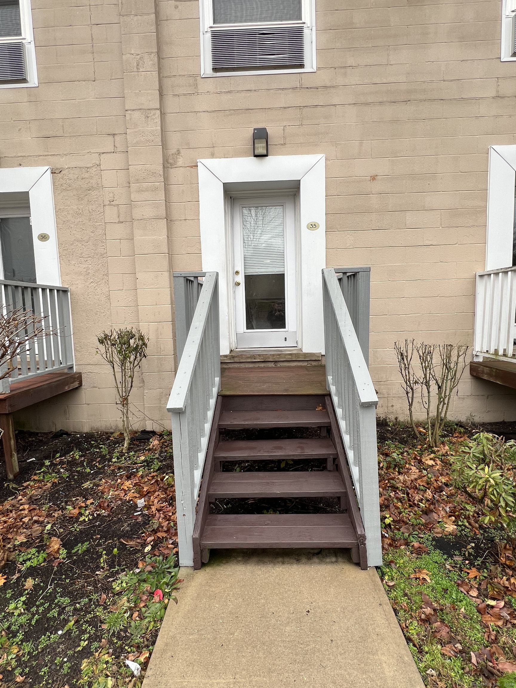 a view of entryway and hall