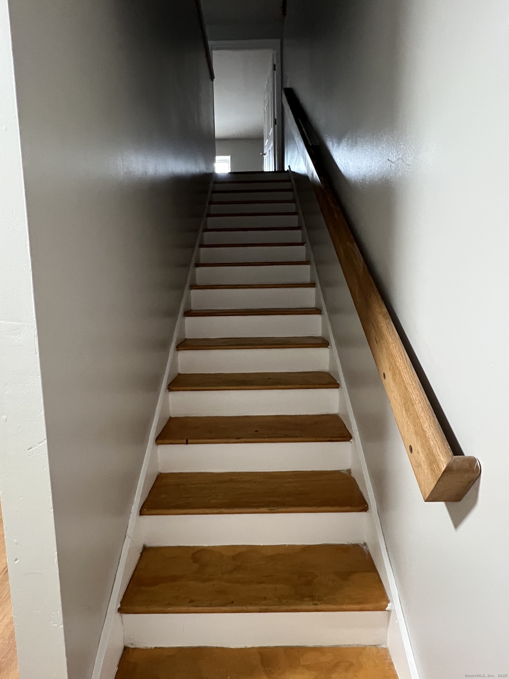 385 Putnam Avenue, Unit 35 Hamden, CT 06517 - Photo 9 of 17 a view of entryway