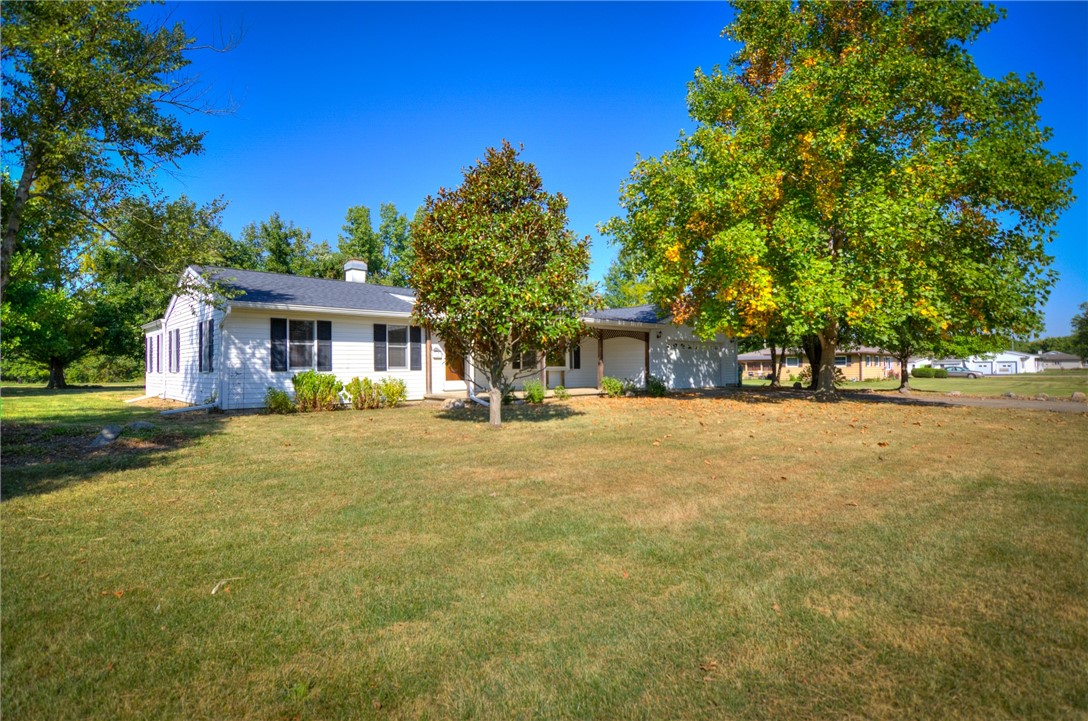 1867 South Westgate Drive Decatur, IL 62521 - Photo 4 of 36