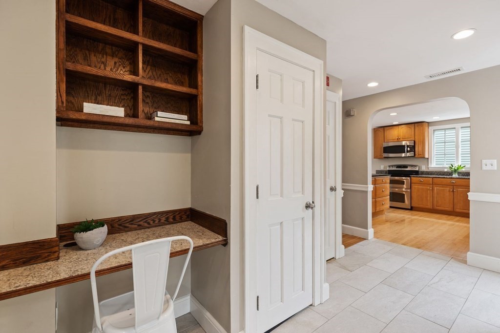 27 Glenburn Road Arlington, MA 02476 - Photo 12 of 32 Gallery Image 12