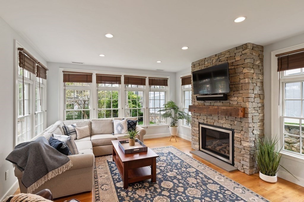 27 Glenburn Road Arlington, MA 02476 - Photo 3 of 32 Gallery Image 3