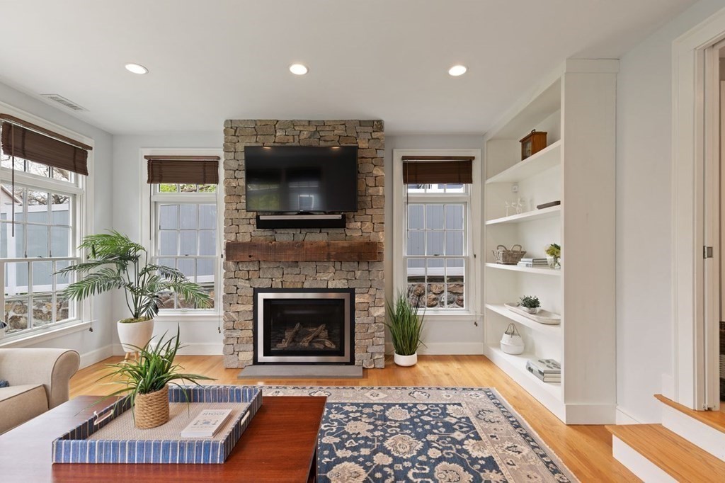 27 Glenburn Road Arlington, MA 02476 - Photo 4 of 32 Gallery Image 4