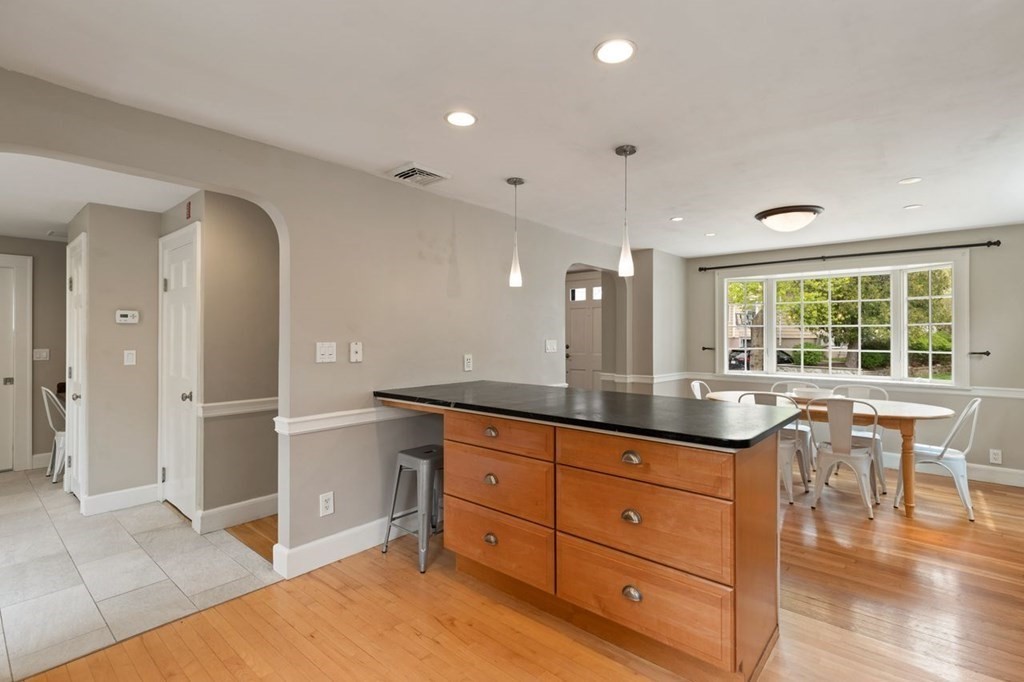 27 Glenburn Road Arlington, MA 02476 - Photo 8 of 32 Gallery Image 8