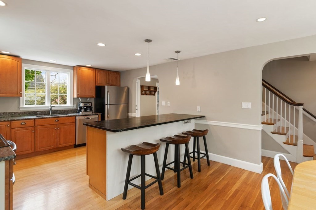 27 Glenburn Road Arlington, MA 02476 - Photo 9 of 32 Gallery Image 9