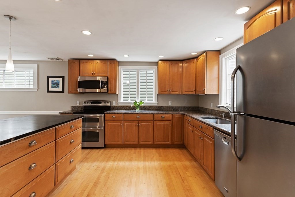 27 Glenburn Road Arlington, MA 02476 - Photo 10 of 32 Gallery Image 10