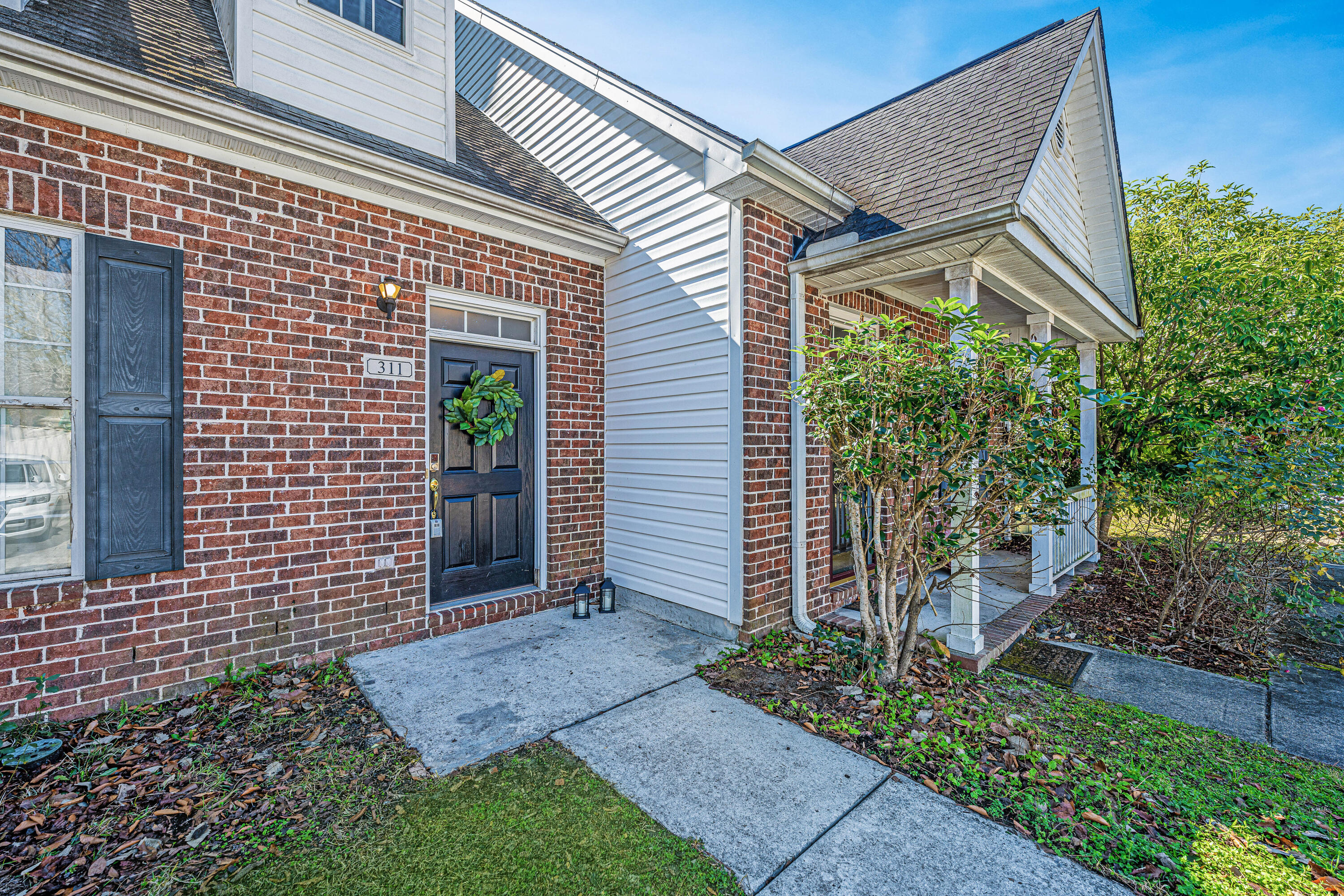 311 Springview Lane Summerville, SC 29485 - Photo 3 of 15 311SpringviewLn05
