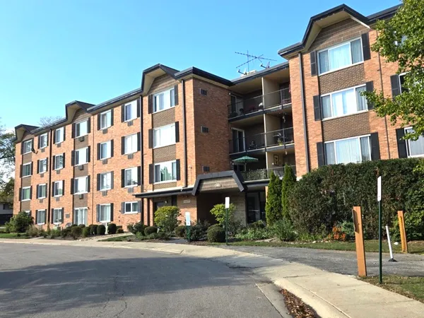 $179,000 | 1117 South Old Wilke Road, Unit 206, Rolling Meadows, IL 60005