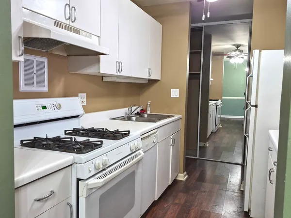 $179,000 | 1117 South Old Wilke Road, Unit 206, Rolling Meadows, IL 60005