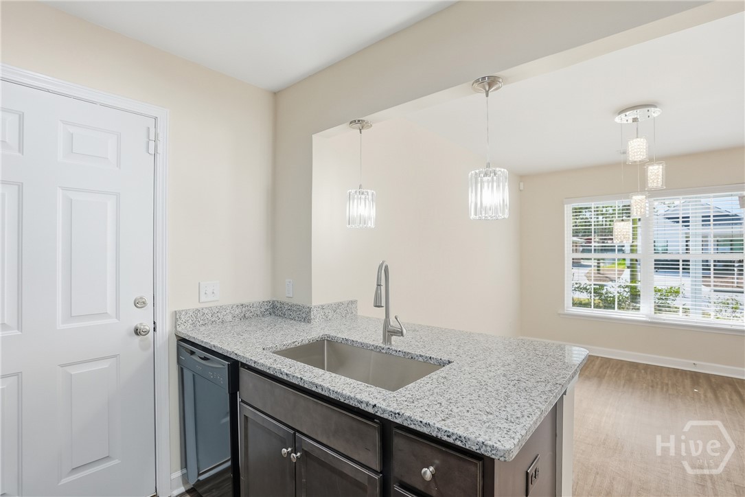 724 Dixon Street Savannah, GA 31405 - Photo 13 of 28